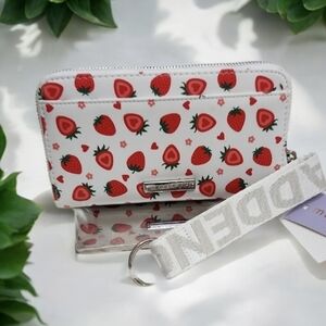 💕▪️Madden Girl ▪️Strawberry Print Wallet with Wrist Strap